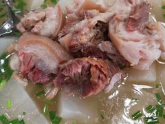 萝卜炖肘子-荣生萝卜汤饭店