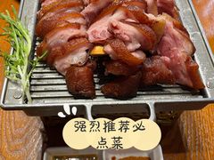 山寨金牌肘子-老滇山寨•云南特色菜•地方菜•民族风情歌舞表演(金碧店)