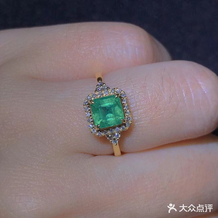 祖母绿戒指