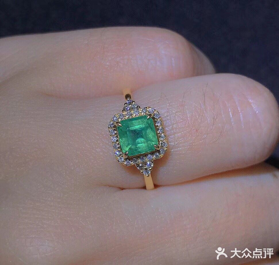 祖母绿戒指
