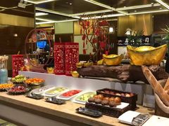 自助取餐区-大中华希尔顿酒店-念自助餐·嗨啤·小龙虾