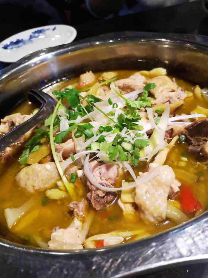 陈三娃泡姜鸡(水司店)-"店确实有些老了啊,很多年没装修了,进去看.