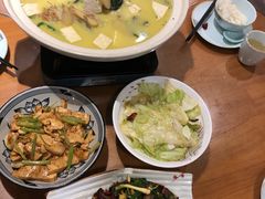 -丹江口渔村·湘味厨房(桃园店)