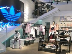 -阿迪达斯(武林银泰三叶草店)