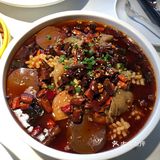 只不过这个季节的柳絮太多了，室内也有点
