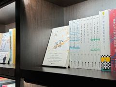 -钟书阁(松江泰晤士小镇店)