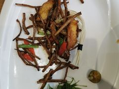 茶树菇炒凤鳗-山东宾馆·齐鲁苑餐厅