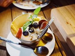 香草冰淇淋配时令水果-Bistro 63 创意融合料理(广粤天地店)