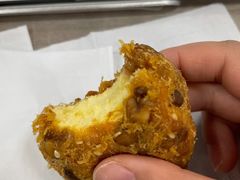 核桃肉松小贝-鲍师傅糕点(江苏路店)