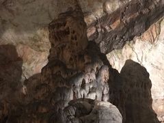 -波斯托伊纳溶洞