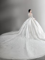 -Renee芮亦婚纱(原丽莎)
