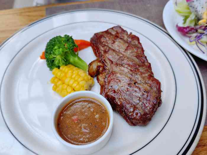 食间牛排(湖西路店)-"长春开了很多牛排老店,团了两个牛排午市套.