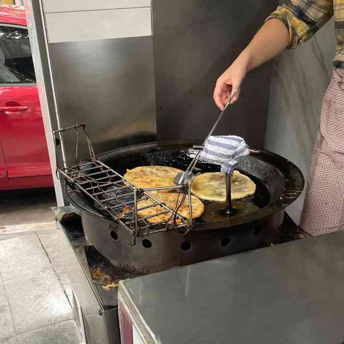 曹张鸡子大饼-"鸡子大饼是无锡的传统小吃之一,然而我并不.