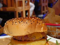 民大菠萝牛肉堡-学府公社餐酒吧(原中关村天堂店)