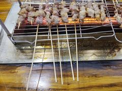 -哈尔滨小酒馆·鲜肉现穿自助烧烤(康新花园店)