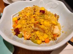 大叻经典菠萝海鲜炒饭-米纸越南小馆(金鹰世界店)
