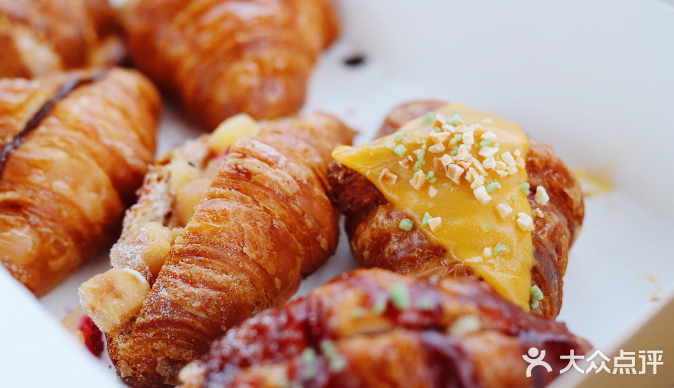 猪年吃什么 | 网红可颂🥐送你金猪🐷