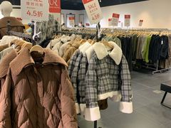 -燕莎奥特莱斯购物中心