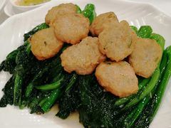 生炒菜芯鲮鱼球-广州酒家(文昌总店)