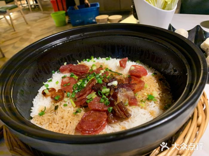 狐狸爱上椰子鸡(金地广场店)广式腊味煲仔饭图片