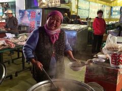 -布尔津河堤夜市