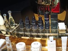 -Dior迪奥(上海世茂广场店)