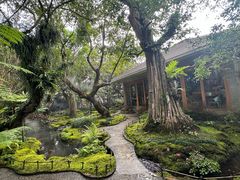 -Chom Cafe and Restaurant
