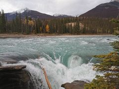 -阿萨巴斯卡瀑布观景点