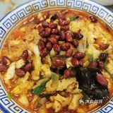 只要营业随时都时都有免费的茶水和泡馍汤，自己去打