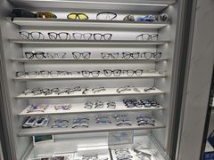 -光明眼镜·蔡司授权(徐泾店)