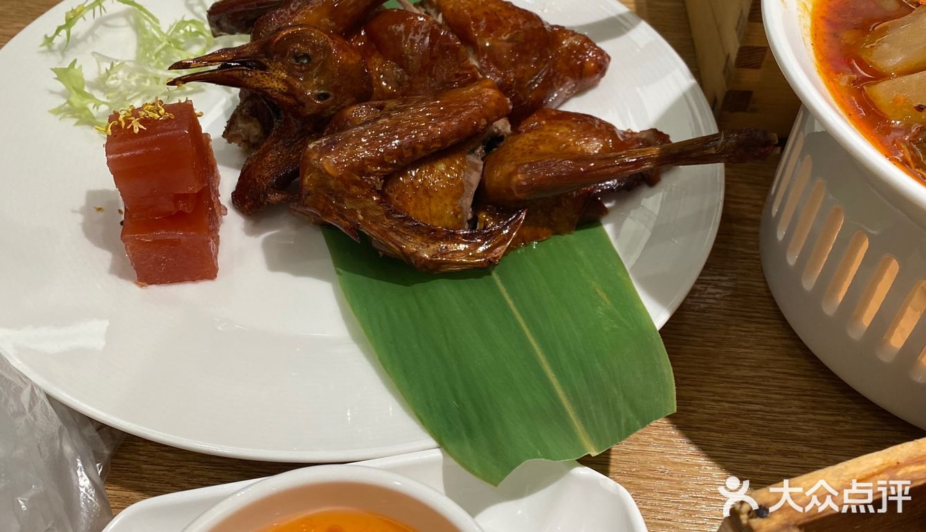 虾饺是有自己的特色味道的，虾肉也挺多的，可以一试