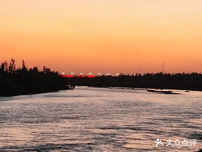 伊犁河风景区图片