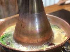 -果松木炭酸菜铜火锅·外婆参鸡汤