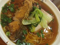 焖肉熏鱼面-三两春肚肺汤(崂山路店)