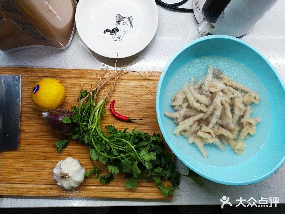 追剧必备的柠檬鸡爪，酸酸辣辣味道超级好