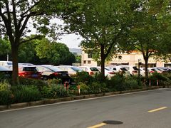 -奥特莱斯停车场