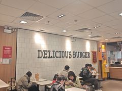 -麦当劳(上海虹桥站30B检票口楼上)