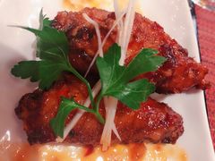 甜辣鸡翅佐以辣蒜汁-WOLFGANG PUCK KITCHEN & BAR(迪士尼小镇店)