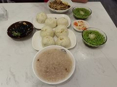 -李与白包子铺(桐梓林店)