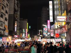 -六合夜市