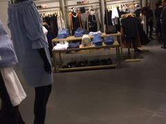 -URBAN REVIVO(高德置地广场·春广场店)