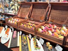 -雍容荟帝王蟹活龙虾展台自助(IFS黑金店)