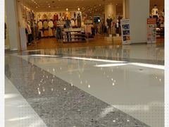 -优衣库(南宁安吉万达广场店)