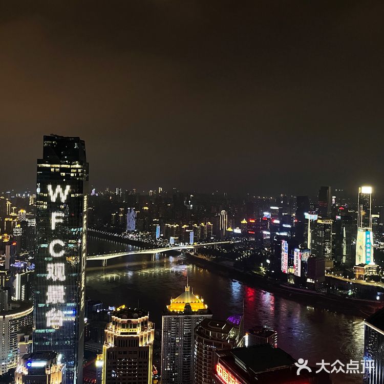 能拍到重庆你好的那边人简直多的不行