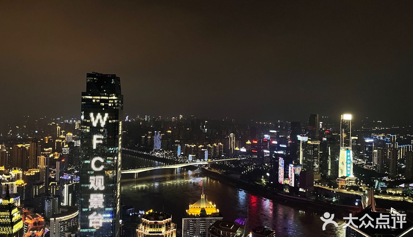 能拍到重庆你好的那边人简直多的不行