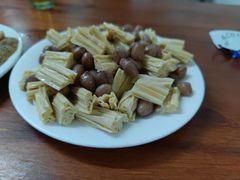 花生腐竹-宝瑞门钉肉饼店