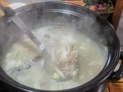 -果松木炭酸菜铜火锅·外婆参鸡汤