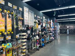 -迪卡侬(西三旗店)