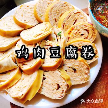 在东北干豆腐经常出现在饭桌上，每年年夜饭也是必能见到
