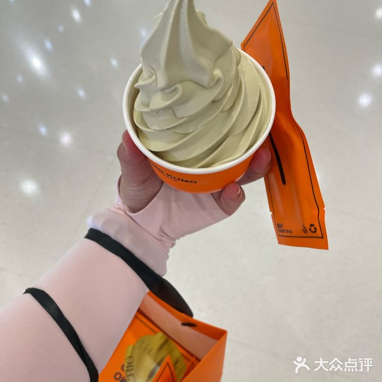 吃了这个开心果蛋糕🍰，要开开心心的哦～